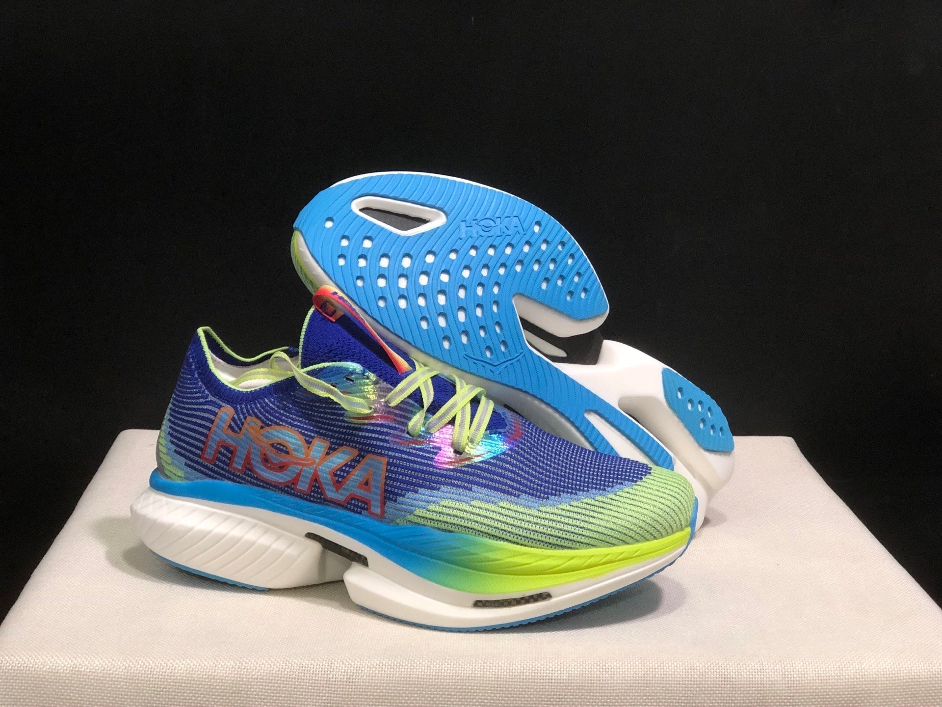 HOKA ONE ONE CIELO X1